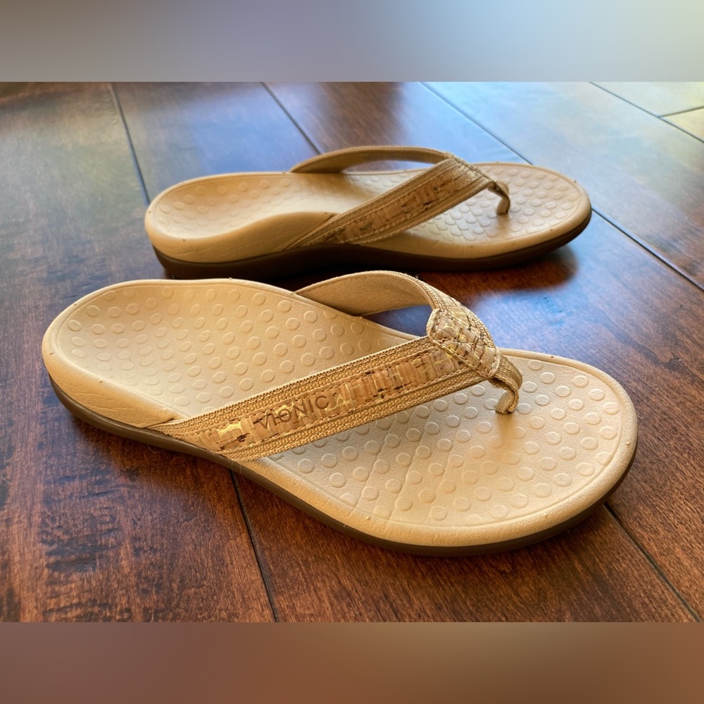 Vionic tan sandals